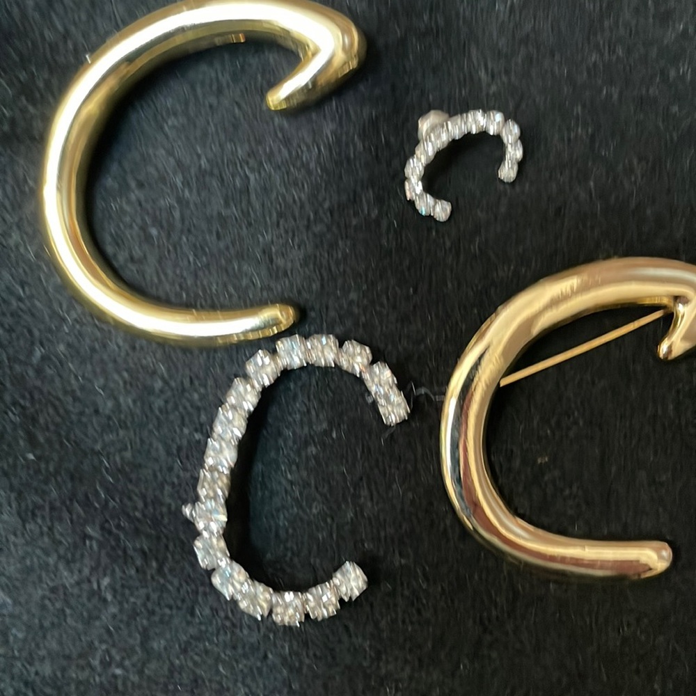 Letter C scarf/shirt/jacket clips bundle of 4